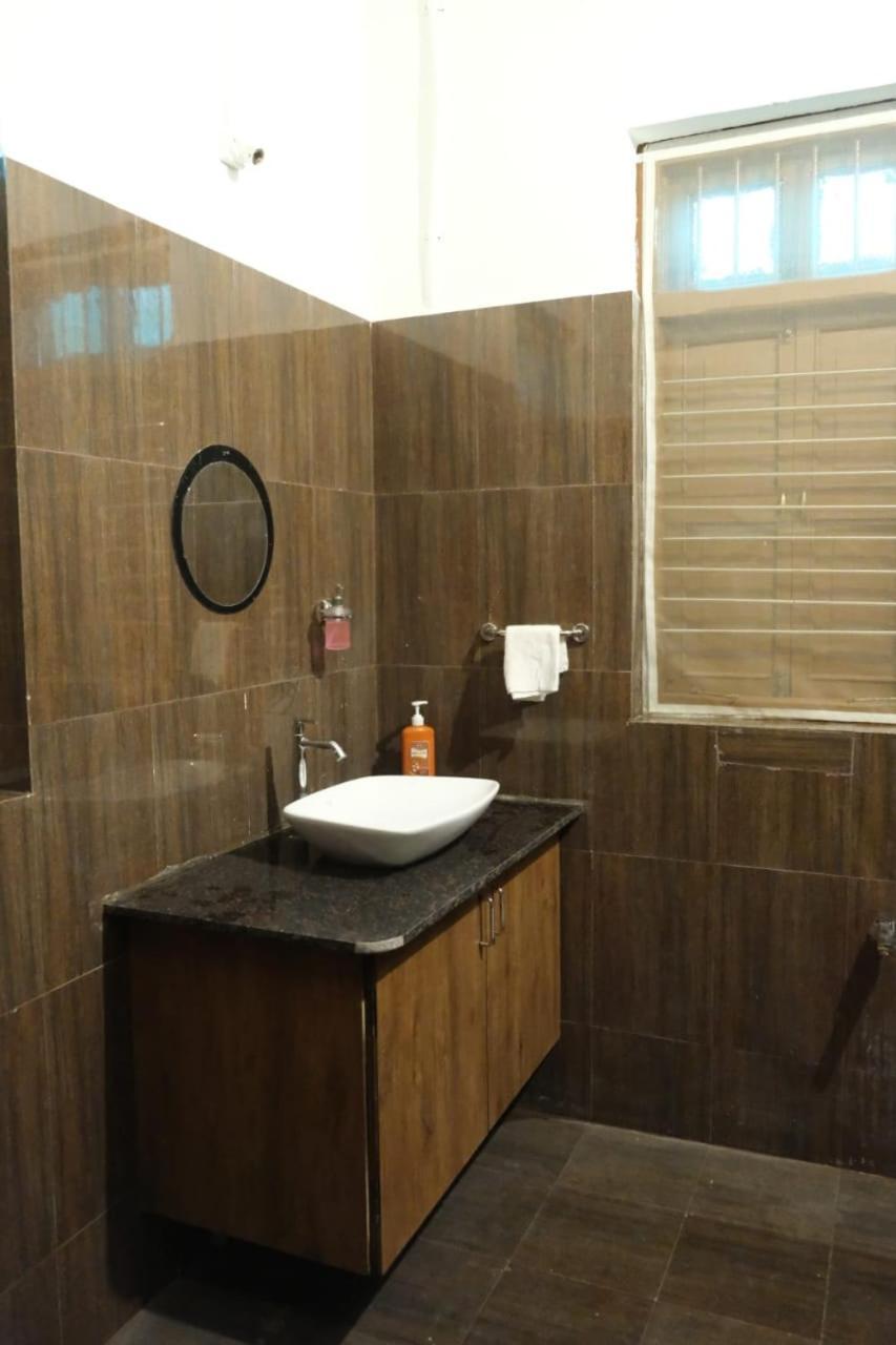 ג'ונגאדה Hotel Ashirwad מראה חיצוני תמונה